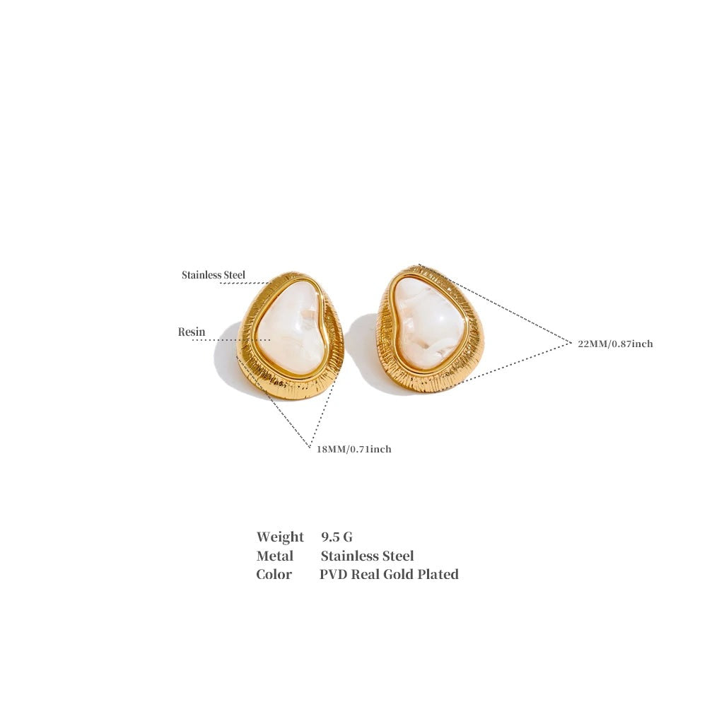 Resin acrylic heart earrings in gold-plated stainless steel with resin and acrylic.
