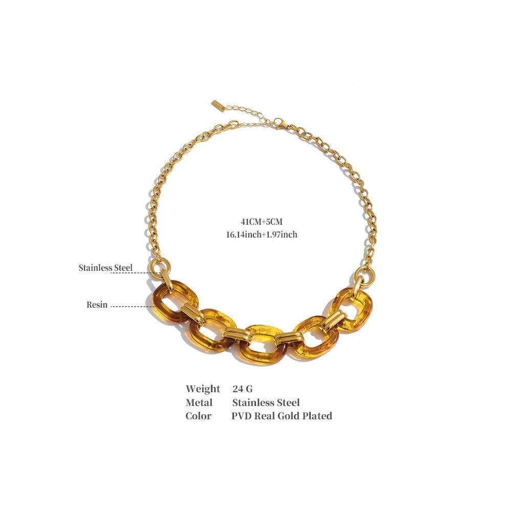 Resin geometric chain necklace in gold-plated stainless steel with resin.