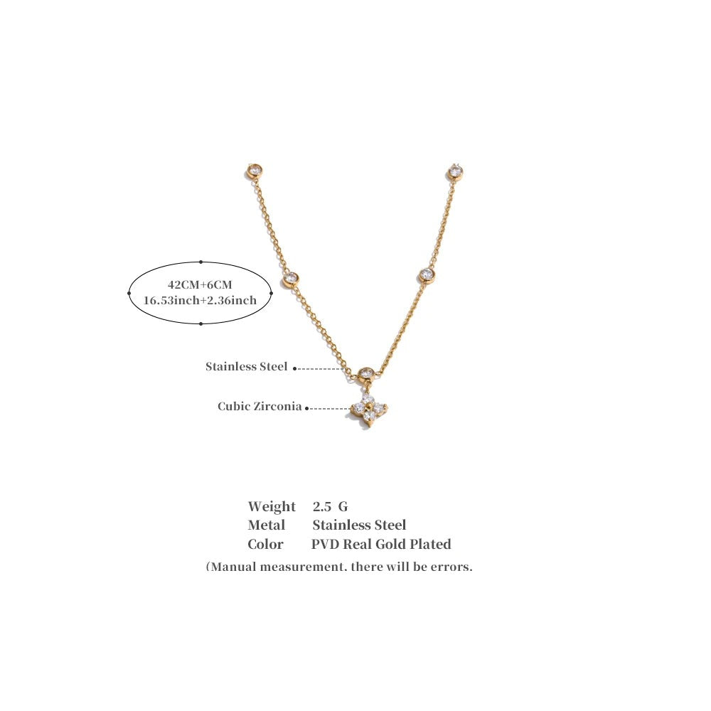 Cubic zirconia flower necklace in gold-plated stainless steel with cubic zirconia.