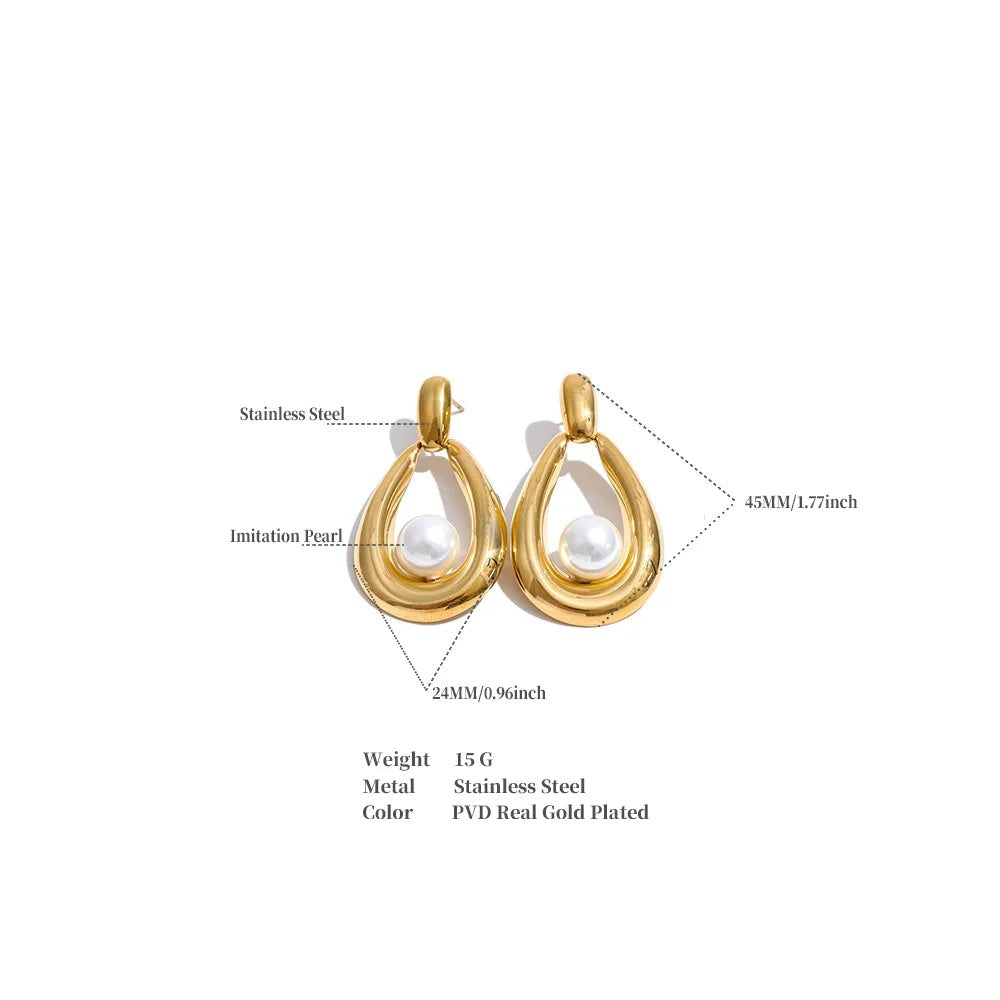 Pearl geometric earrings in gold-plated stainless steel with pearl.