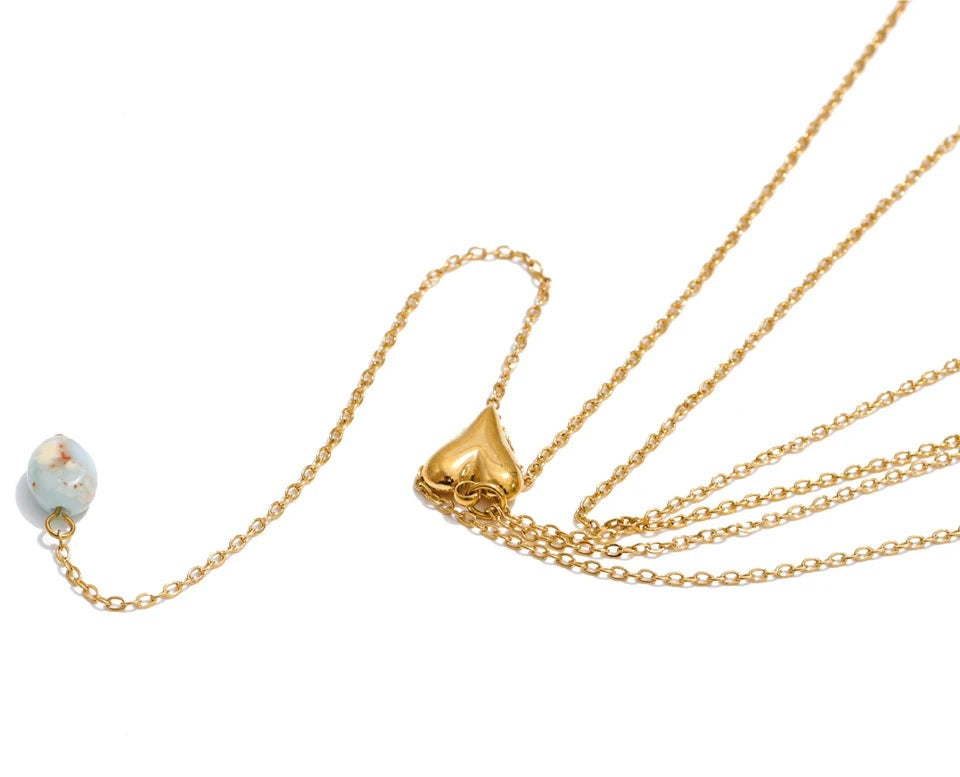 Natural stone heart chain necklace in gold-plated stainless steel with natural stone.