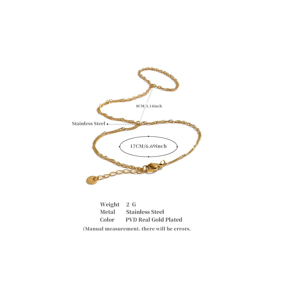 Minimalist geometric chain necklace in gold-plated stainless steel.