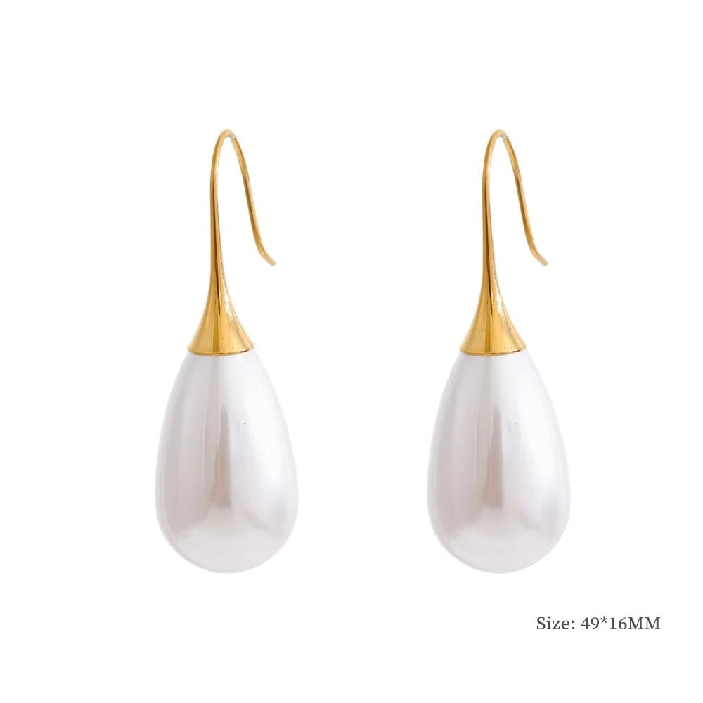 Pearl geometric earrings in gold-plated stainless steel with pearl.