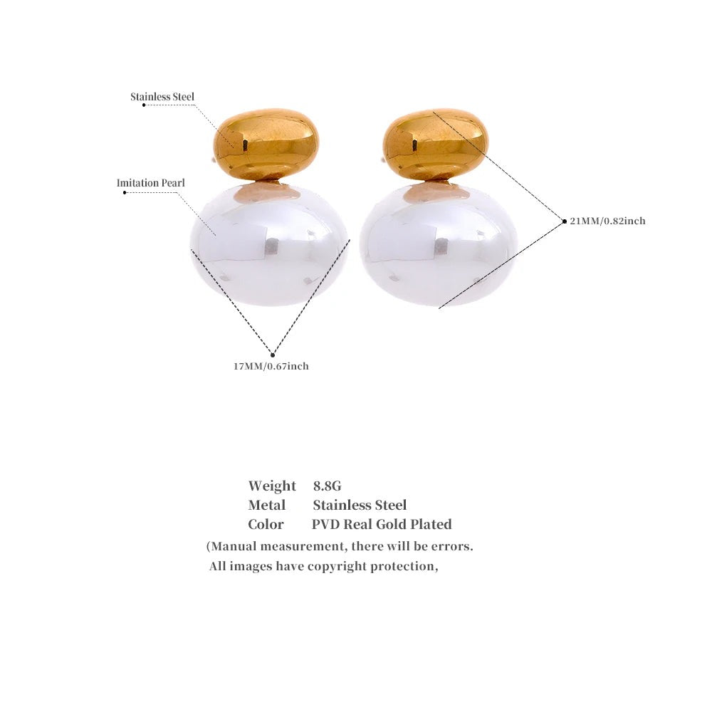 Pearl beaded geometric earrings in gold-plated stainless steel with pearl.