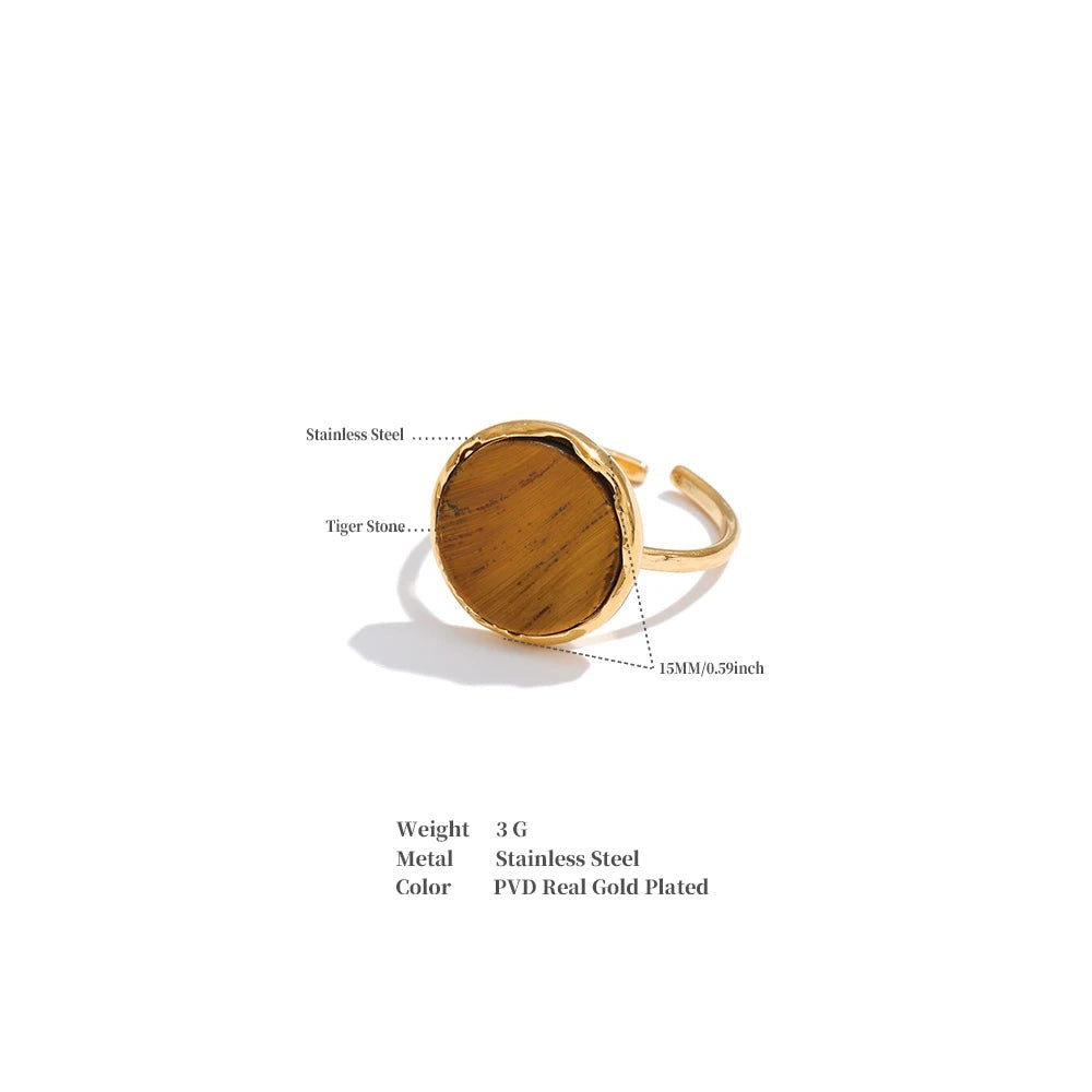 Natural stone geometric ring in 18K gold-plated stainless steel with natural stone.