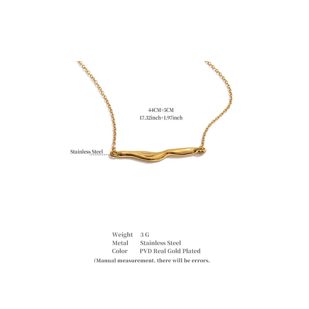 Geometric necklace in stainless steel.