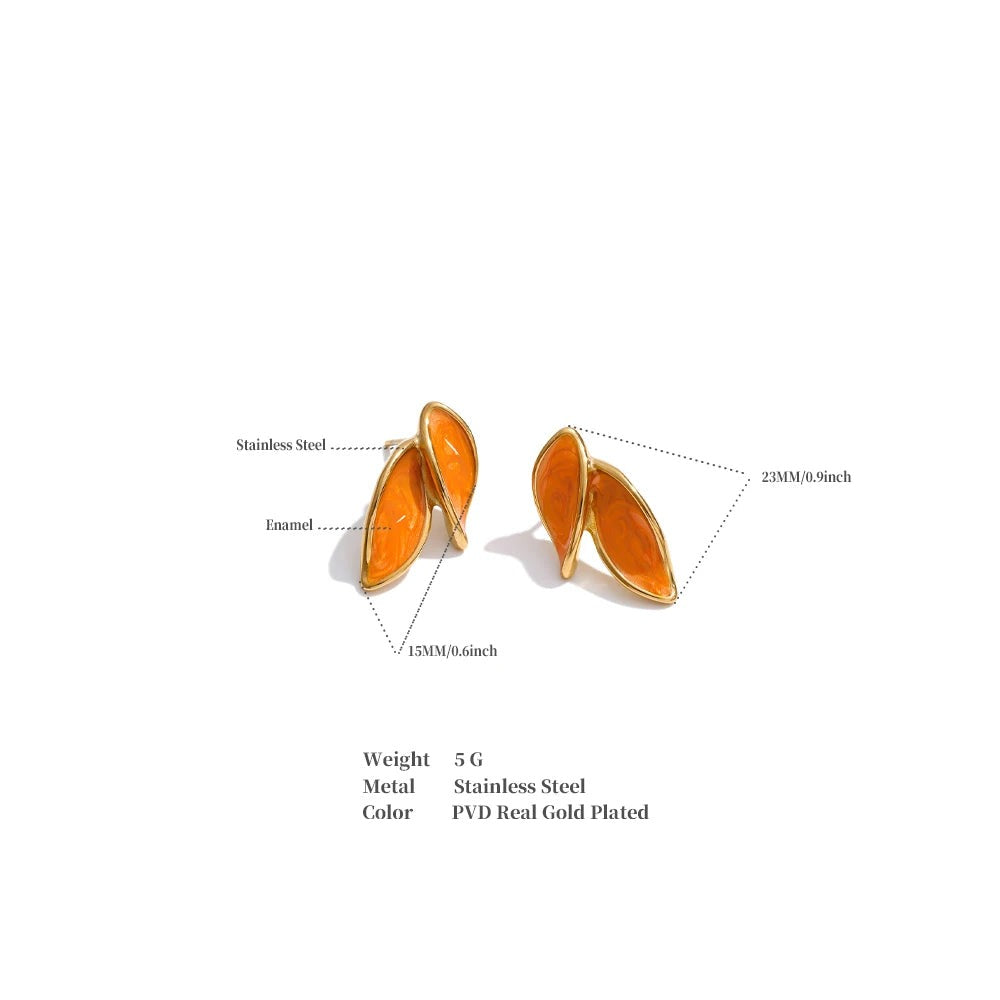 White enamel earrings in gold-plated stainless steel with enamel.
