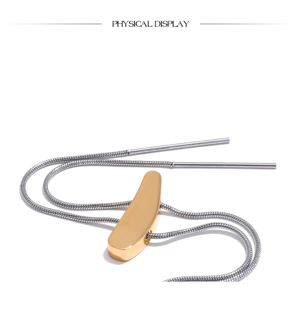 Geometric chain necklace in gold-plated 316L stainless steel.