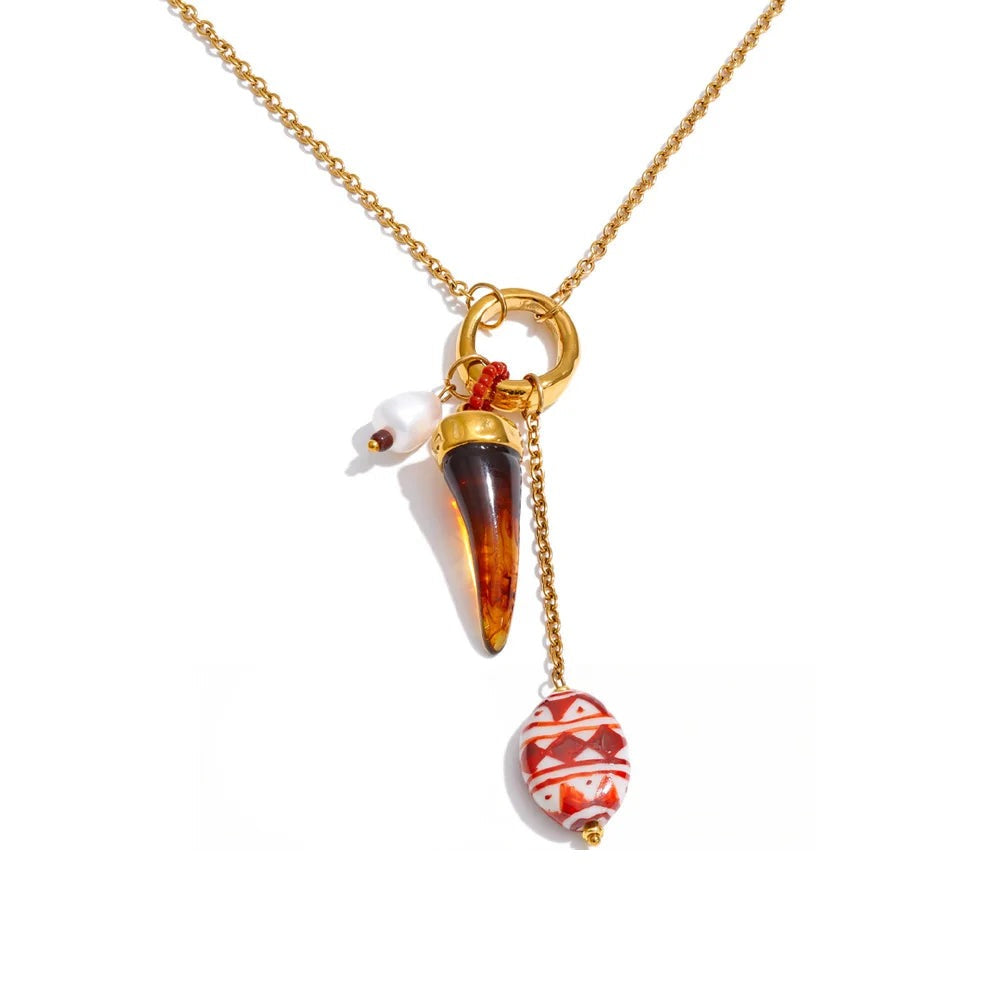 Gold-plated stainless steel necklace with resin.