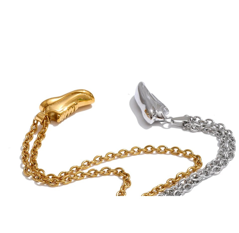 Geometric necklace in gold-plated stainless steel.