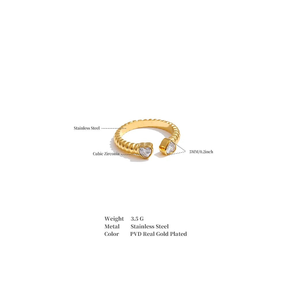 Cubic zirconia heart ring in gold-plated stainless steel with cubic zirconia.