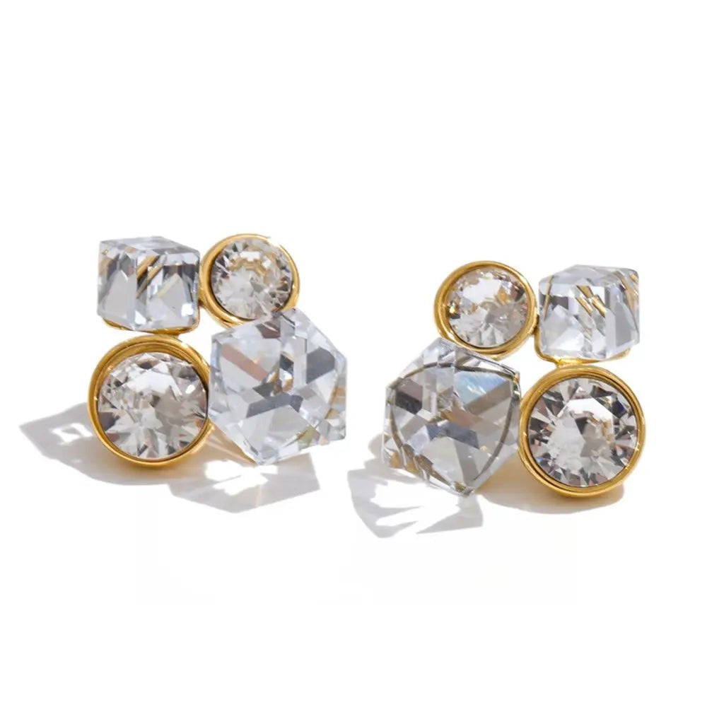 Earrings made of gold-plated stainless steel with crystal.