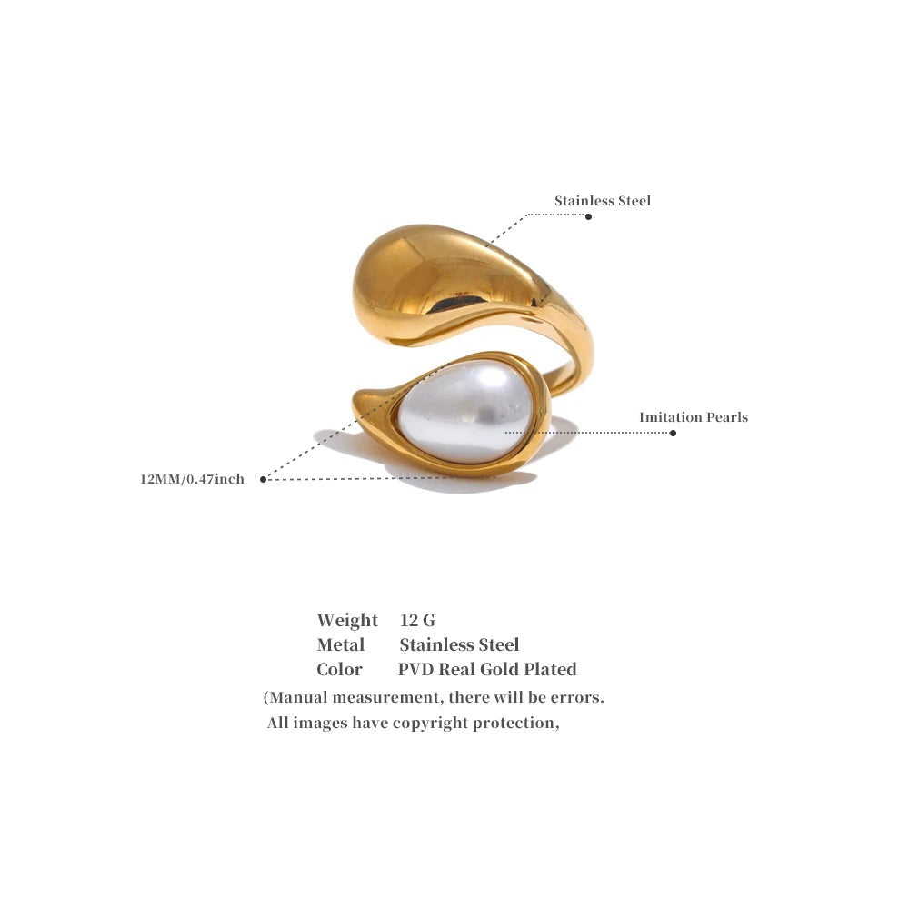 Pearl geometric ring in gold-plated stainless steel with pearl.