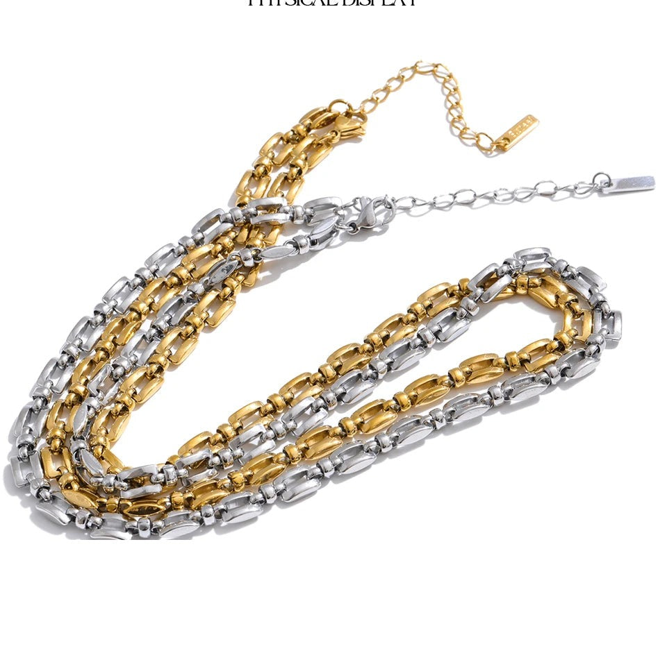 Geometric chain necklace in gold-plated stainless steel.