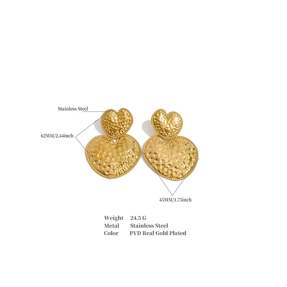 Heart earrings in gold-plated stainless steel.