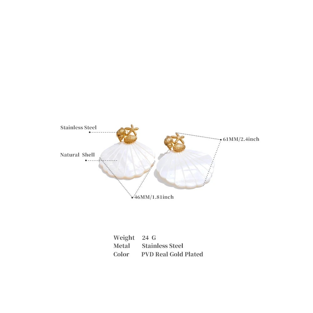Shell star geometric earrings in gold-plated stainless steel with shell.