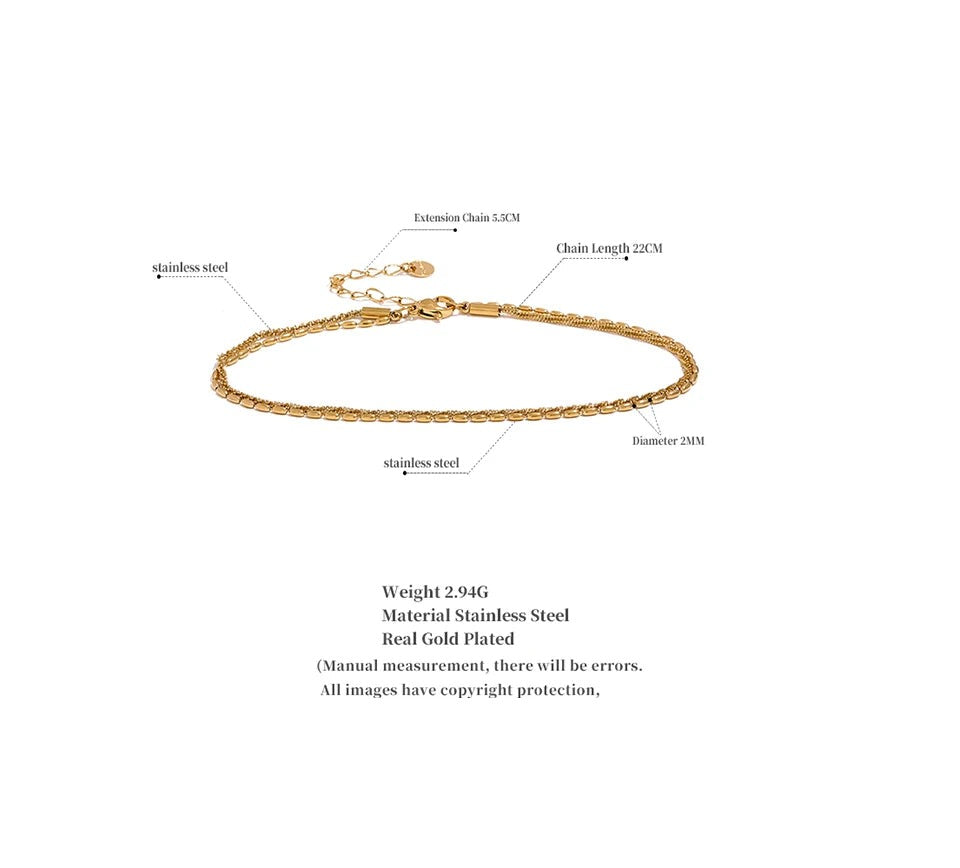 Geometric chain layered necklace in gold-plated stainless steel.