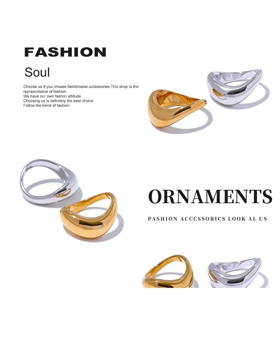 Minimalist geometric ring in gold-plated stainless steel.