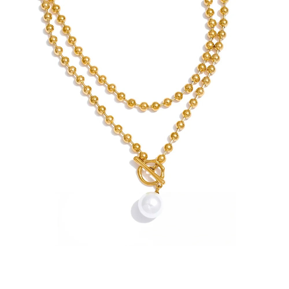 Gold-plated stainless steel necklace with pearl pendant.
