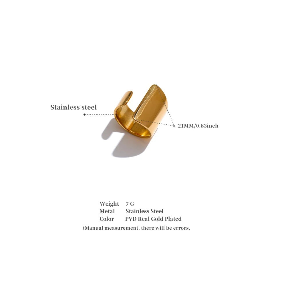 Minimalist geometric ring in 18K gold-plated stainless steel.