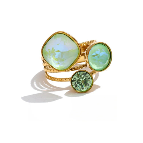 Ring made of 18k gold-plated stainless steel with crystal.
