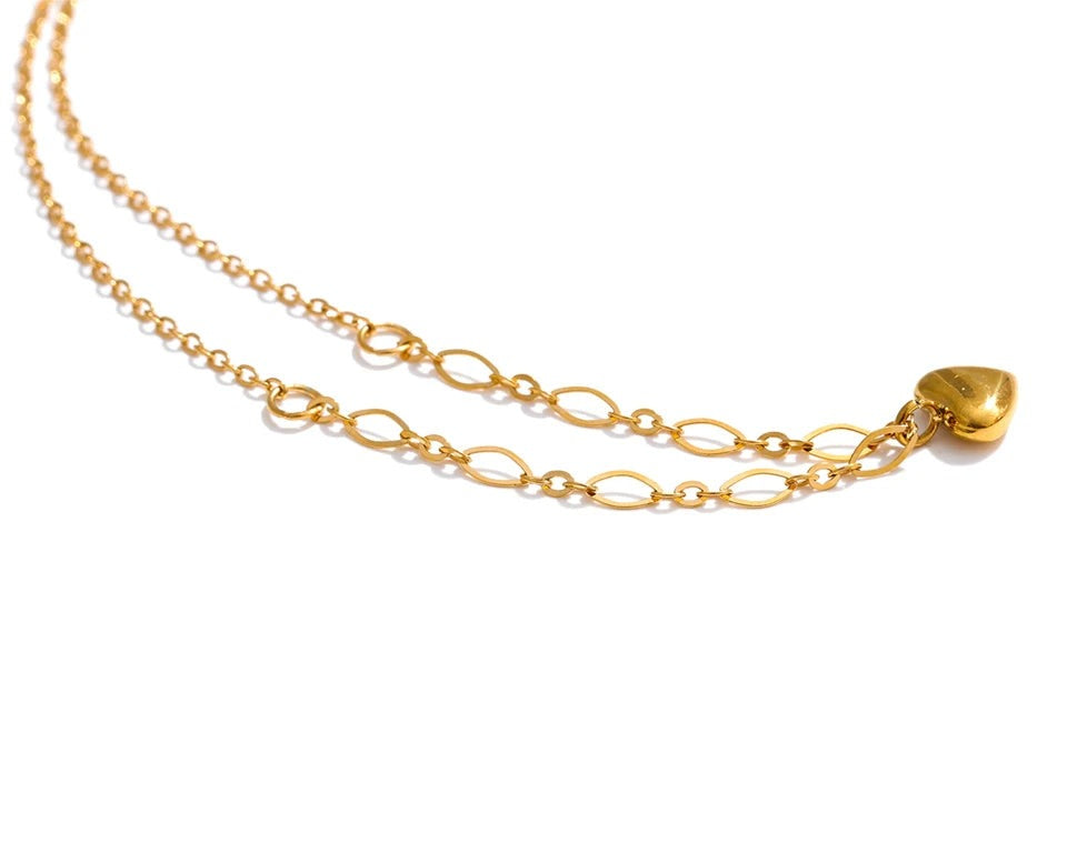 Heart geometric necklace in gold-plated stainless steel.