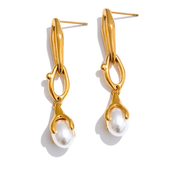 Gold-plated stainless steel earrings with pearls.