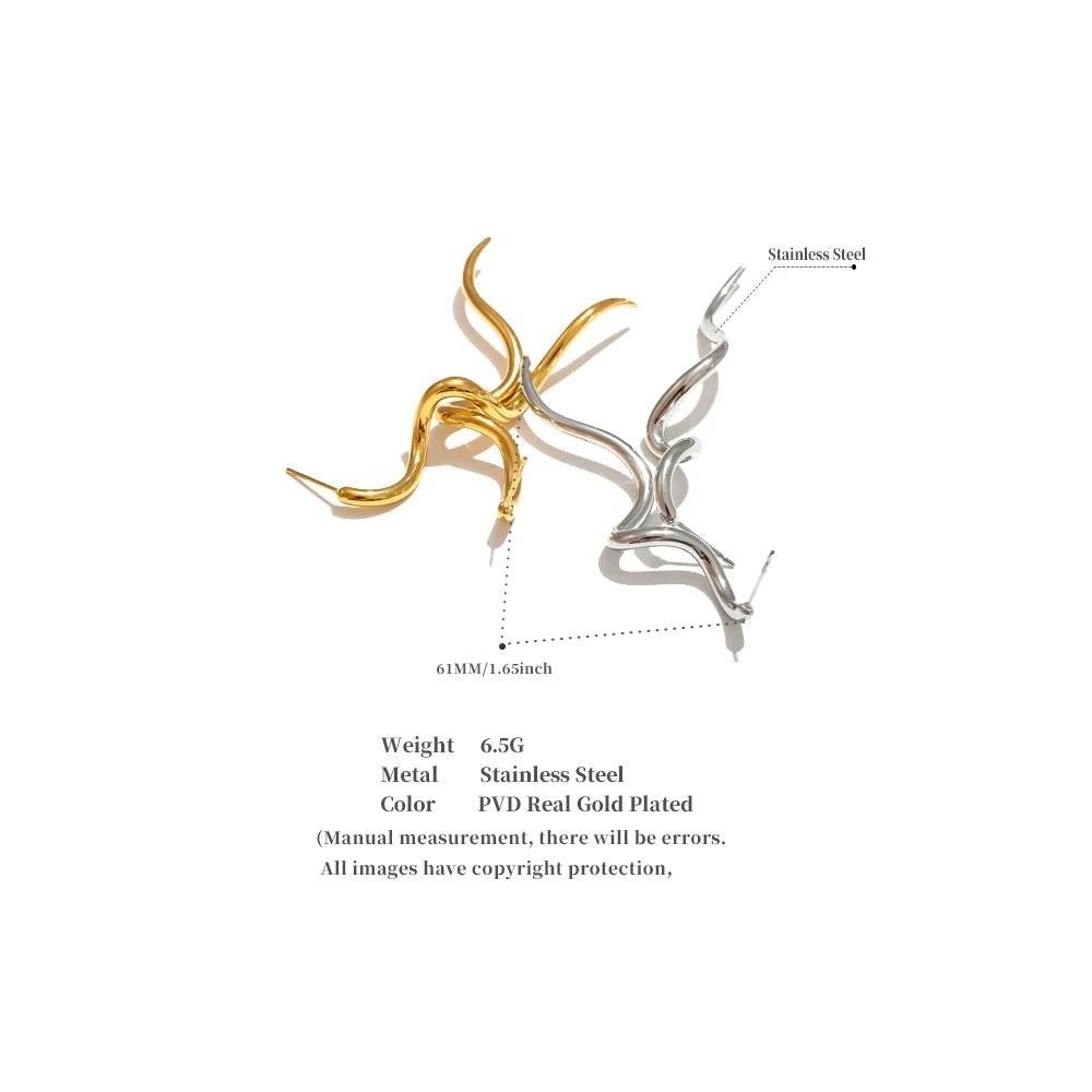 Minimalist geometric earrings in gold-plated stainless steel.