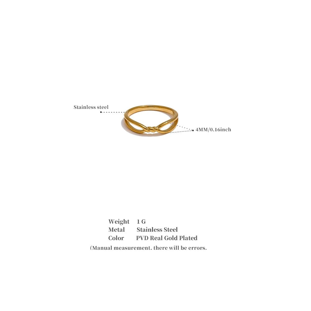 Minimalist geometric ring in 18K gold-plated stainless steel.