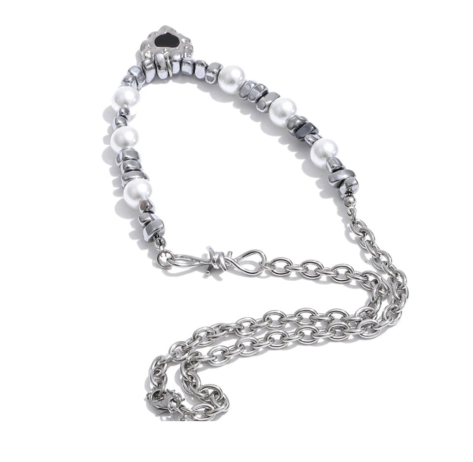 Pearl heart beaded necklace in gold-plated stainless steel with pearl.