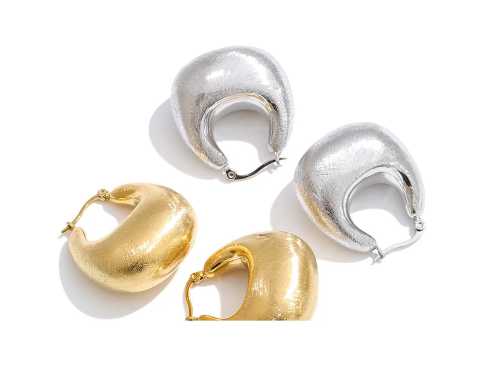 Geometric earrings in gold-plated stainless steel.