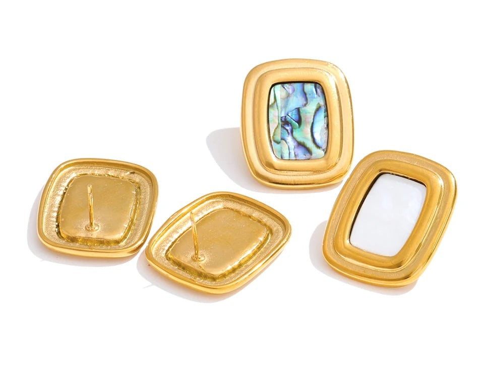 Shell geometric earrings in gold-plated stainless steel with shell.