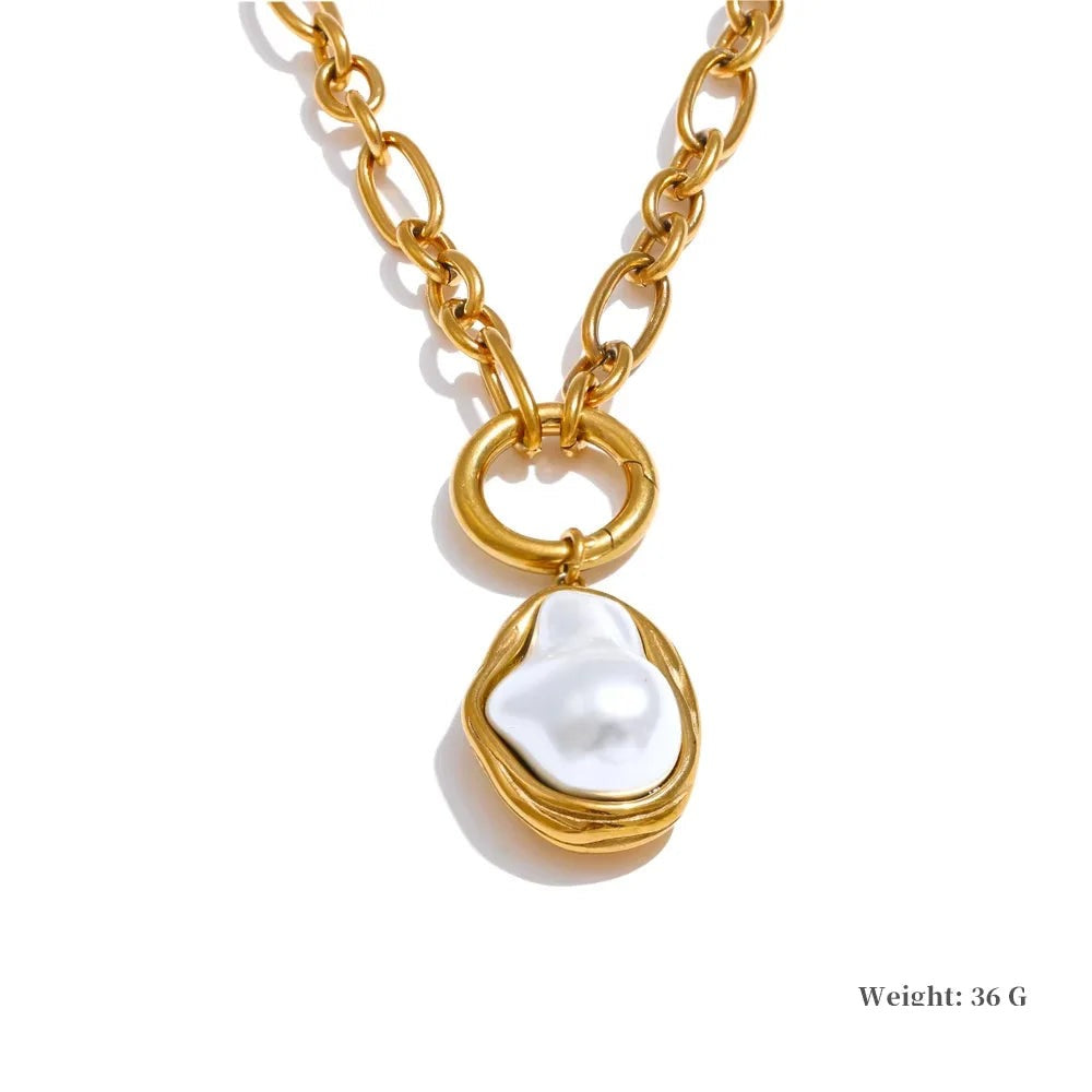Pearl geometric chain earrings in gold-plated stainless steel with pearl.
