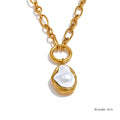 Pearl geometric chain earrings in gold-plated stainless steel with pearl.