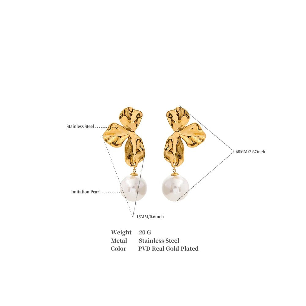 Pearl flower earrings in gold-plated stainless steel with pearl.