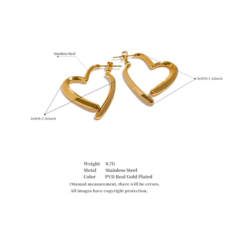 Heart minimalist earrings in gold-plated stainless steel.
