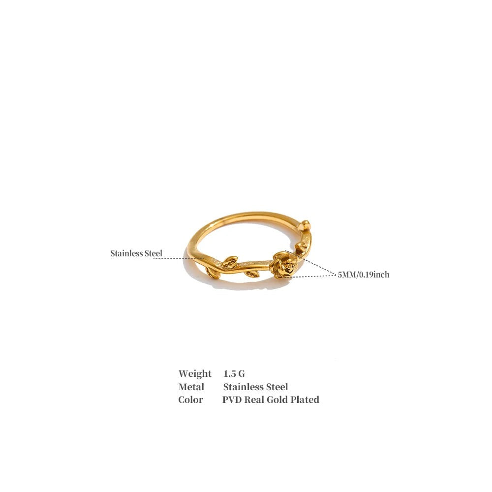 Flower ring in 18K gold-plated stainless steel.