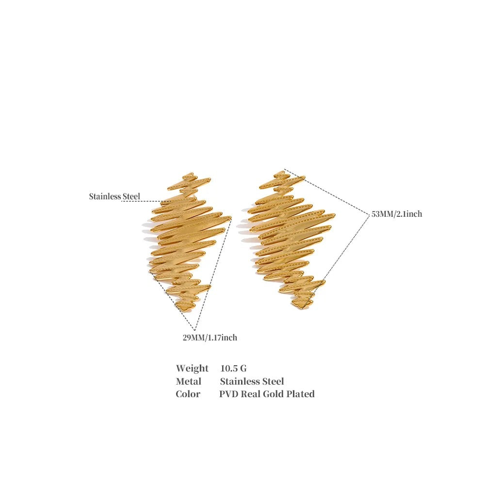 Geometric earrings in gold-plated stainless steel.