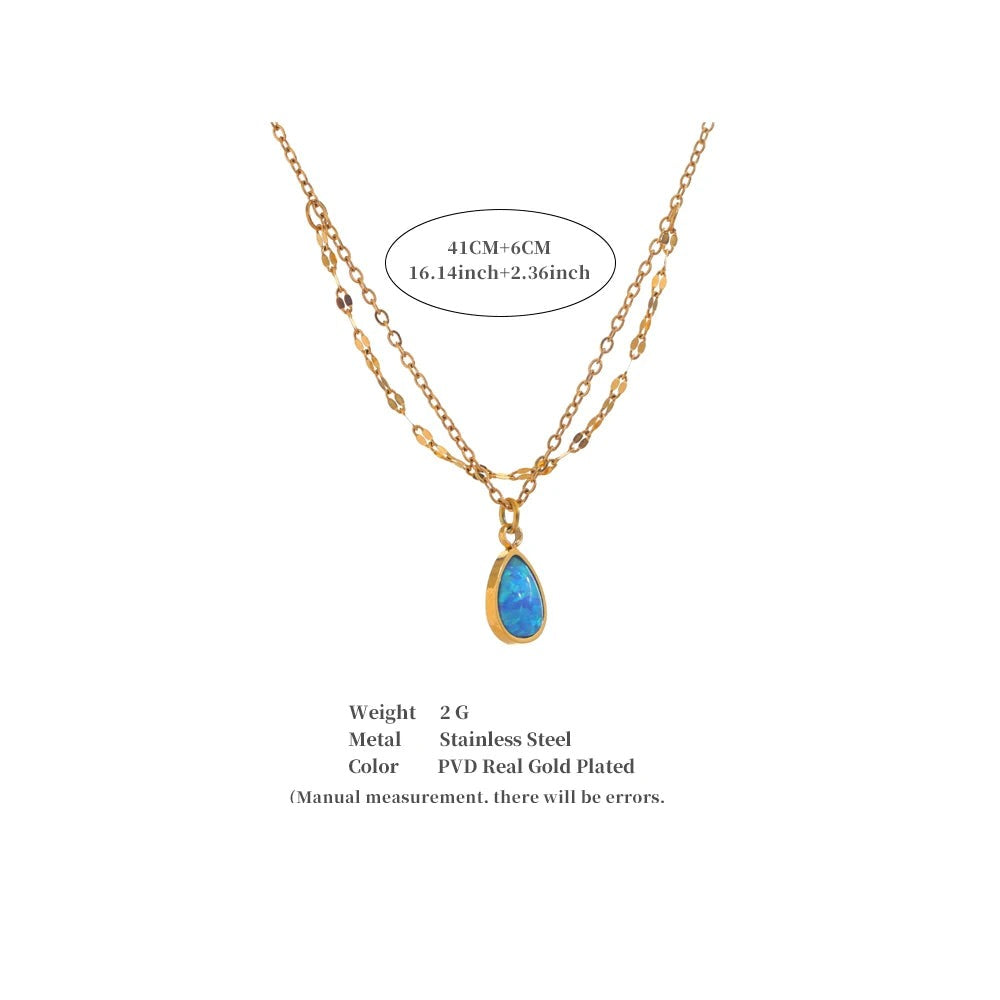 Blue natural stone geometric necklace in gold-plated stainless steel with natural stone.