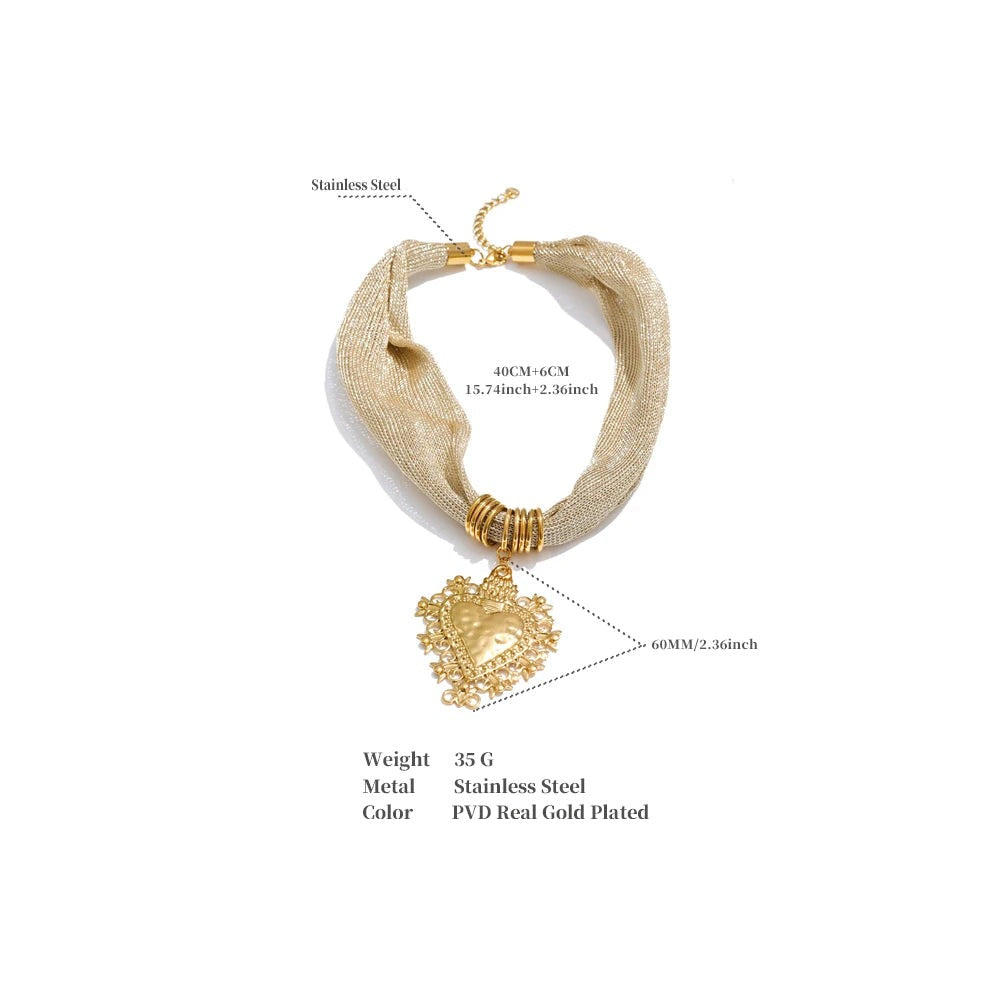 Heart chain necklace in gold-plated stainless steel.