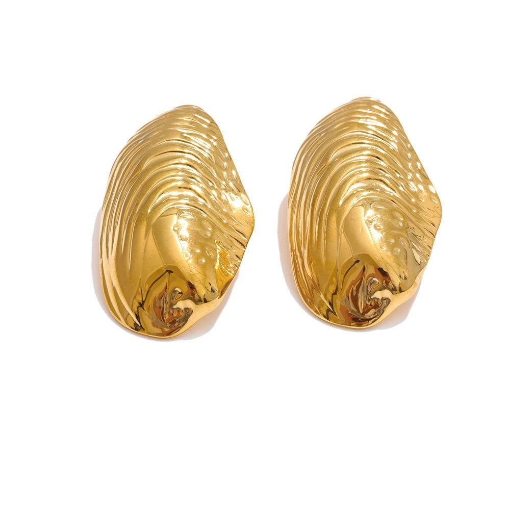 Gold-plated stainless steel earrings featuring a large shell design.