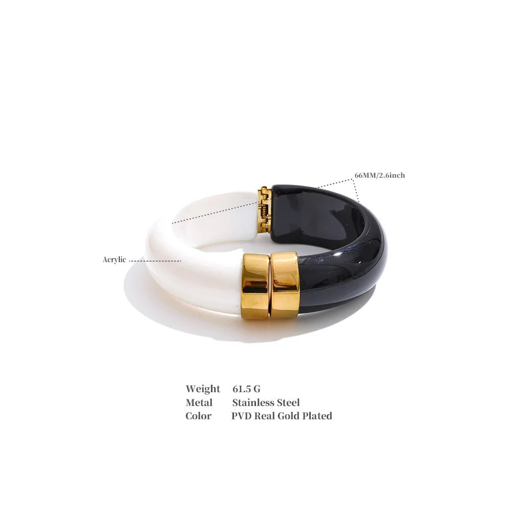 Resin acrylic geometric bracelet in gold-plated stainless steel with resin and acrylic.