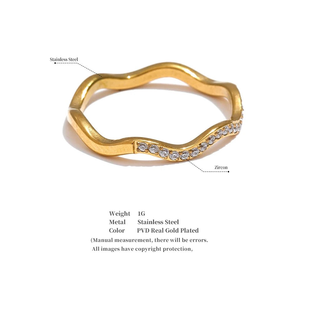 Cubic zirconia geometric ring in 18K gold-plated stainless steel with cubic zirconia.