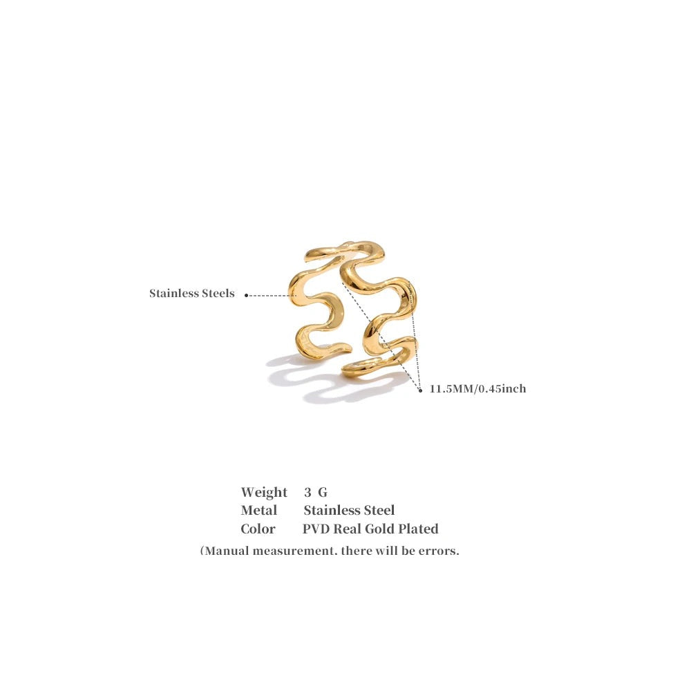 Minimalist geometric ring in gold-plated stainless steel.