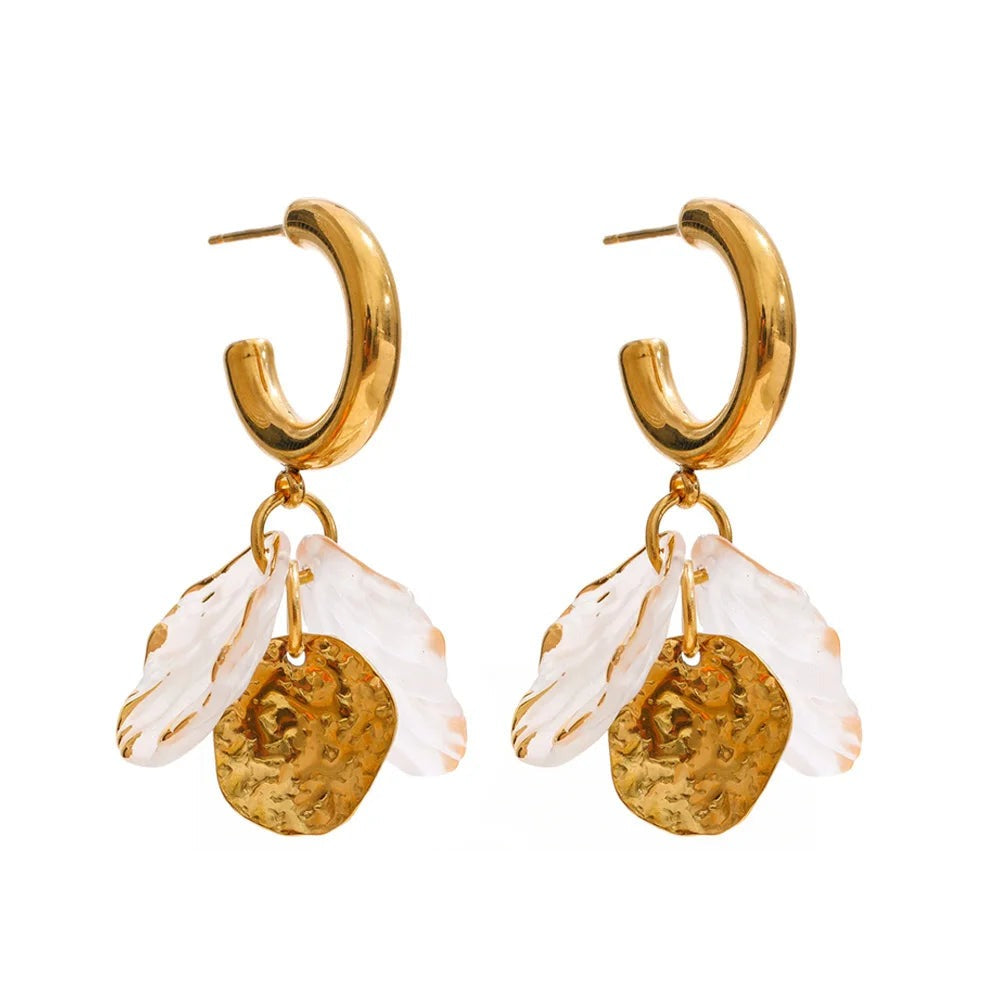 Gold-plated stainless steel earrings with resin leaves.