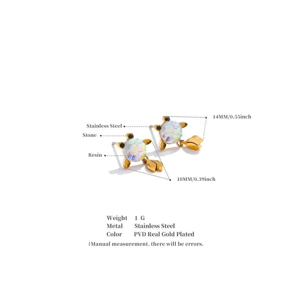 Resin multi-color geometric earrings in gold-plated stainless steel with resin.