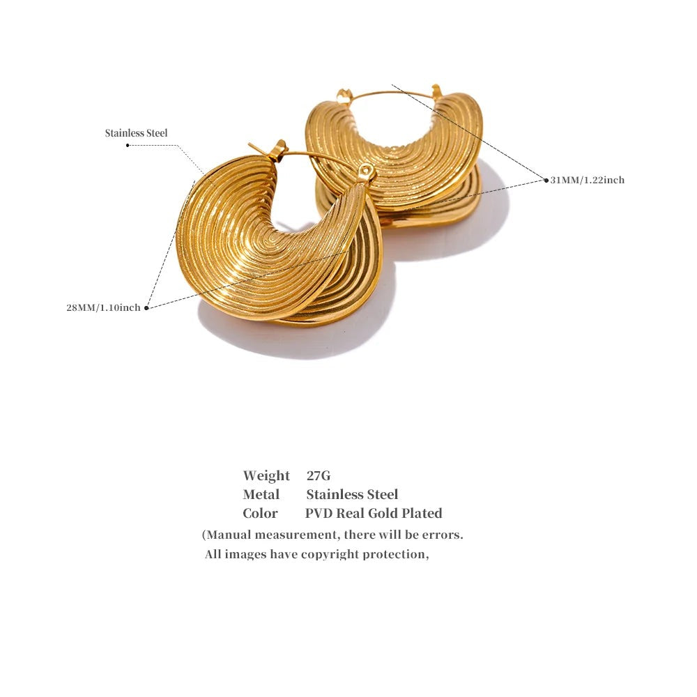 Geometric earrings in gold-plated stainless steel.