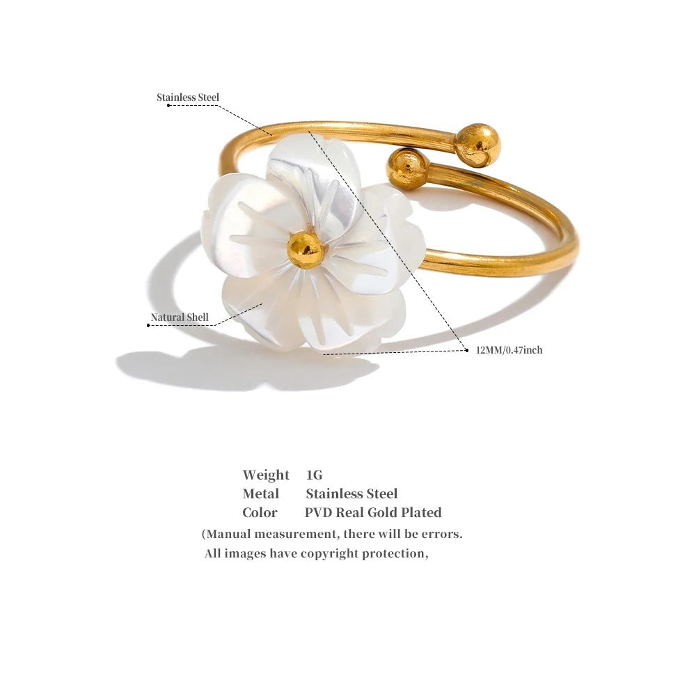 Shell flower geometric ring in 18K gold-plated stainless steel with shell.