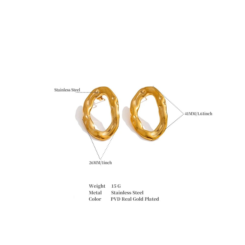 Geometric earrings in gold-plated stainless steel.