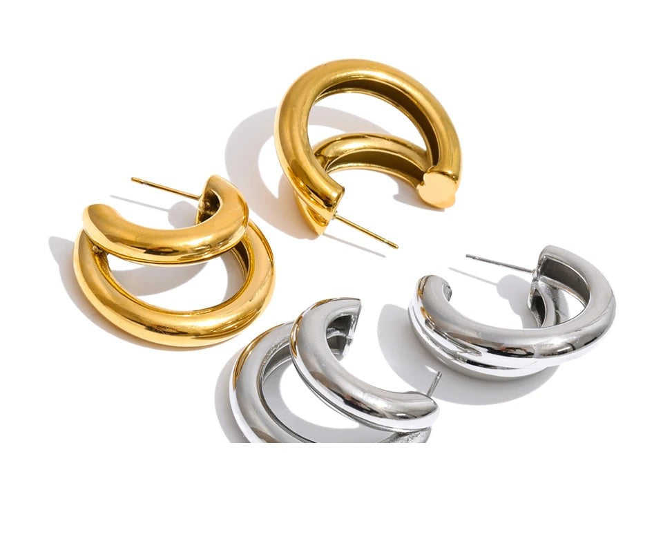 Geometric earrings in gold-plated stainless steel.